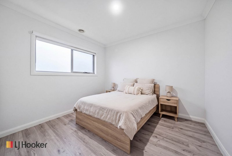 Photo - 7 Cavell Drive, Craigieburn VIC 3064 - Image 12