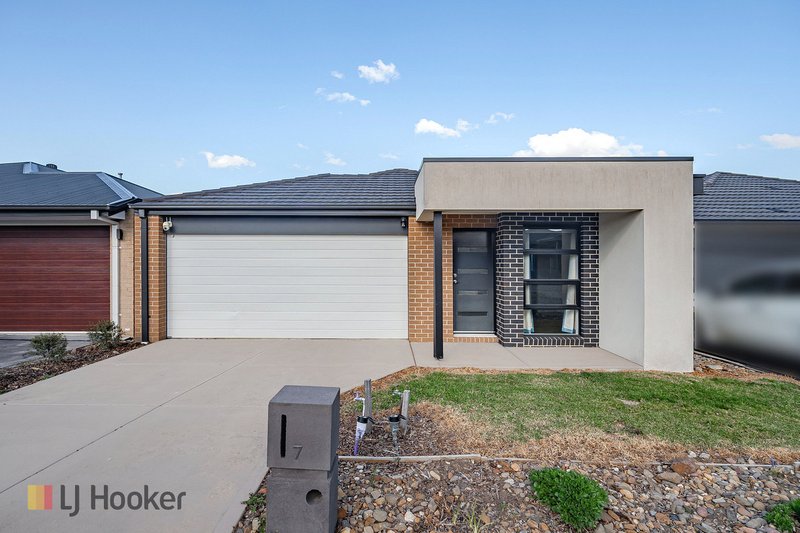 Photo - 7 Celeste Street, Mickleham VIC 3064 - Image 1