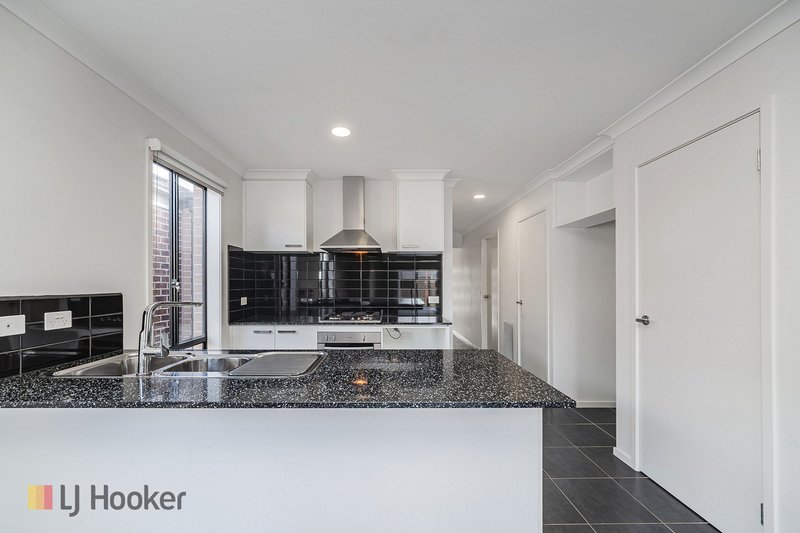 Photo - 7 Celeste Street, Mickleham VIC 3064 - Image 3