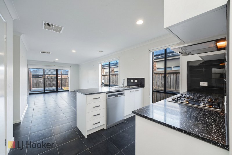 Photo - 7 Celeste Street, Mickleham VIC 3064 - Image 6