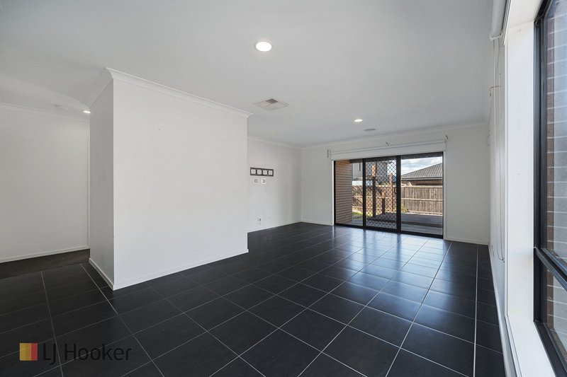 Photo - 7 Celeste Street, Mickleham VIC 3064 - Image 7