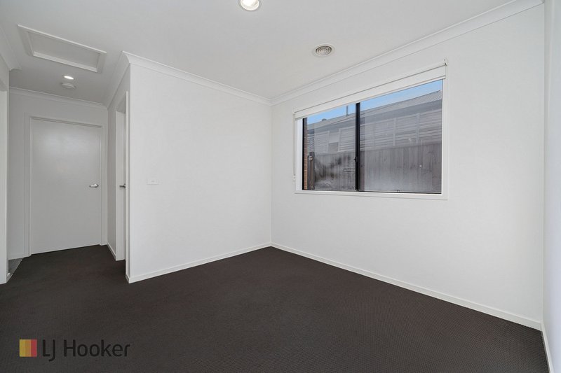 Photo - 7 Celeste Street, Mickleham VIC 3064 - Image 11