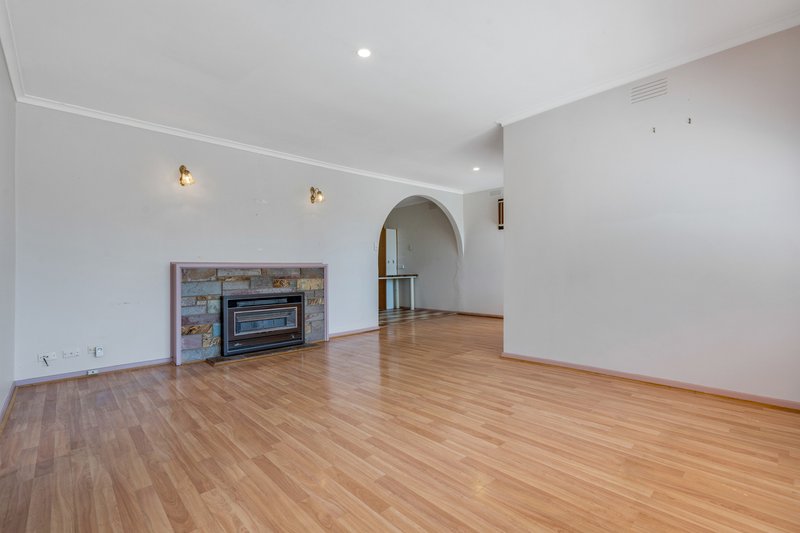 Photo - 7 Chapman Avenue, Thomastown VIC 3074 - Image 2