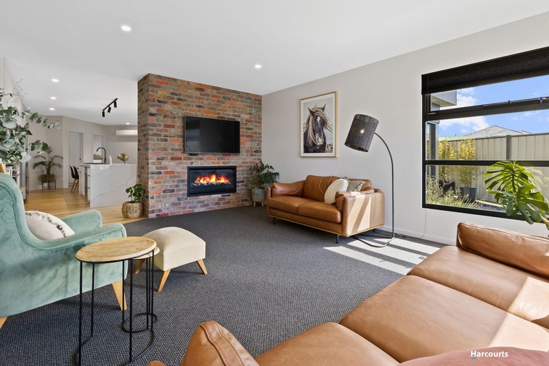 Photo - 7 Charlotte Gardens, Devonport TAS 7310 - Image 2