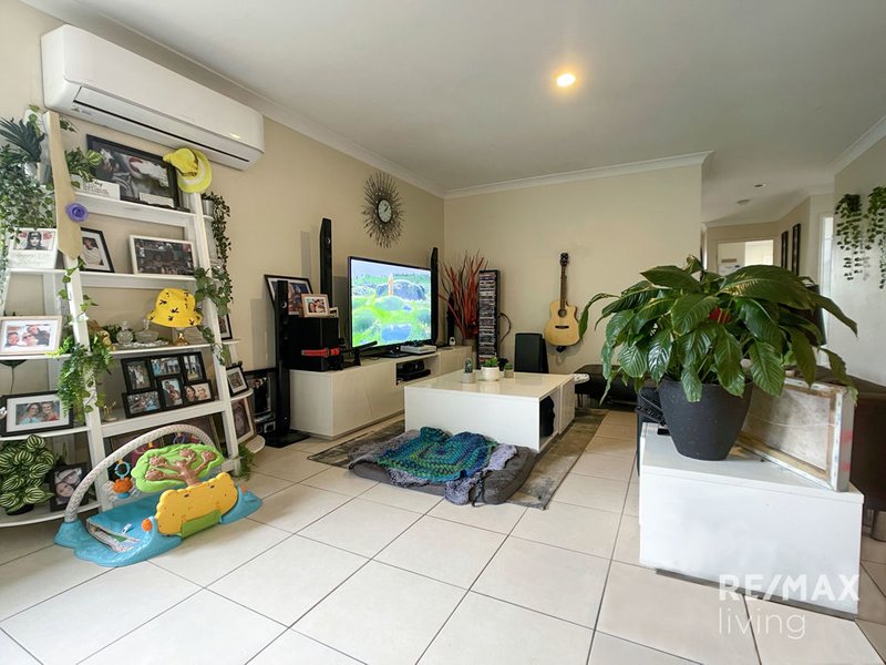 Photo - 7 Chase Crescent, North Lakes QLD 4509 - Image 2