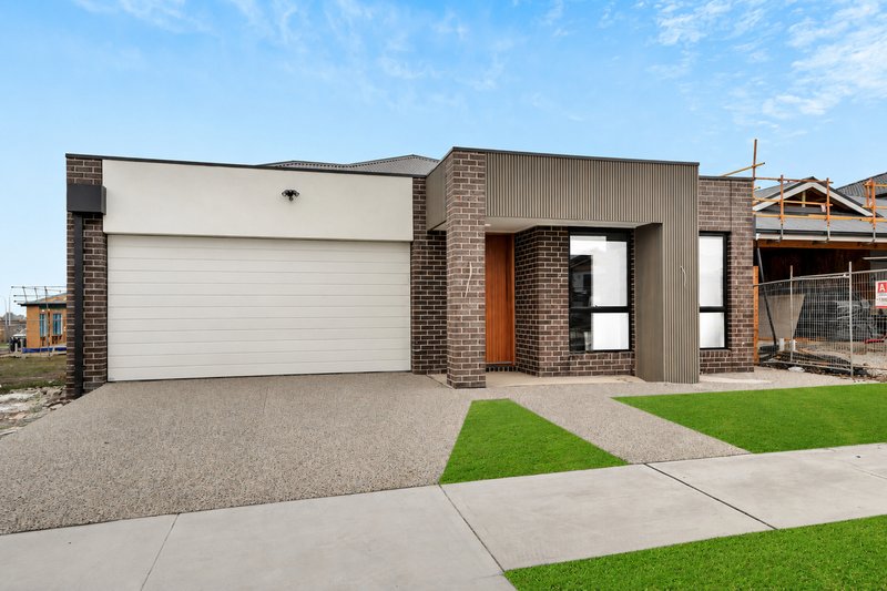 Photo - 7 Cheddar Street, Donnybrook VIC 3064 - Image 2
