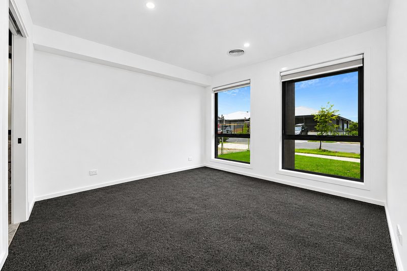 Photo - 7 Cheddar Street, Donnybrook VIC 3064 - Image 4