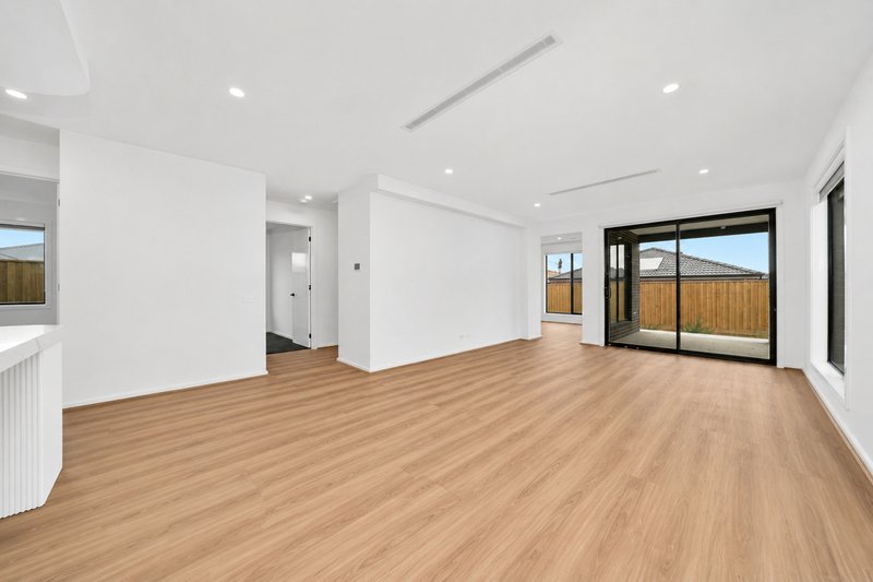 Photo - 7 Cheddar Street, Donnybrook VIC 3064 - Image 8