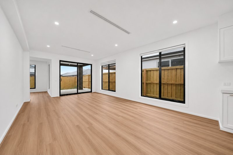 Photo - 7 Cheddar Street, Donnybrook VIC 3064 - Image 12
