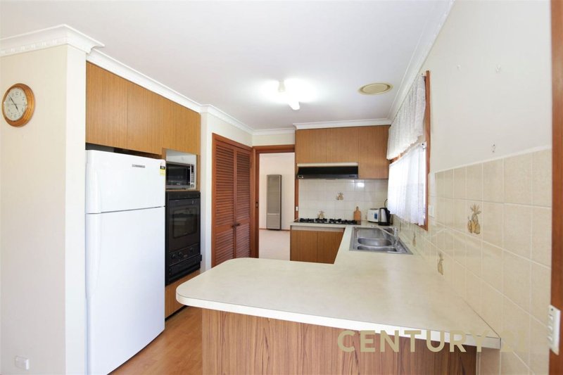 Photo - 7 Chepstow Court, Noble Park North VIC 3174 - Image 5