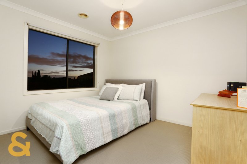 Photo - 7 Chesterville Court, Roxburgh Park VIC 3064 - Image 12