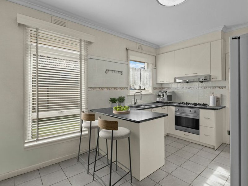 Photo - 7 Clapham Avenue, Springvale VIC 3171 - Image 4