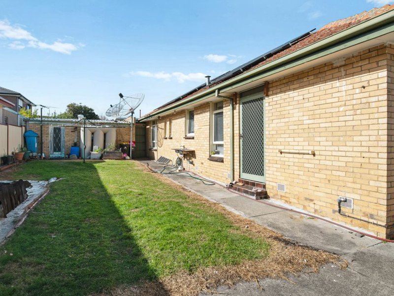 Photo - 7 Clapham Avenue, Springvale VIC 3171 - Image 8