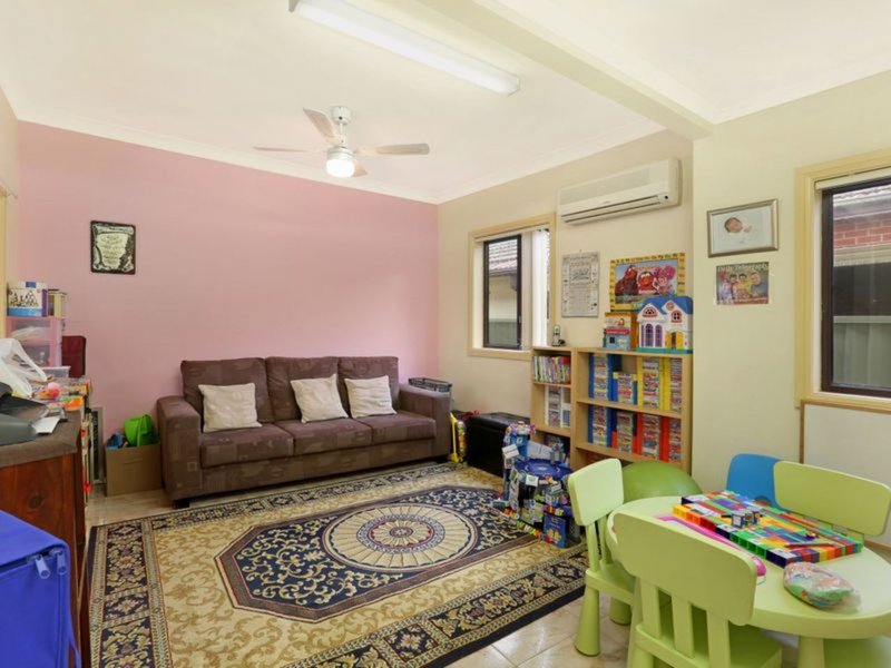 Photo - 7 Clarke Street, Bass Hill NSW 2197 - Image 6