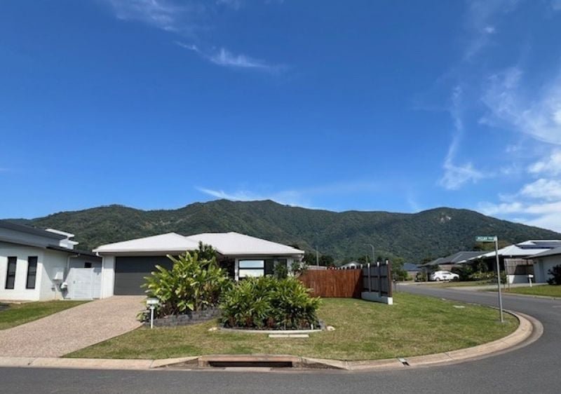 7 Clay Pass, Redlynch QLD 4870