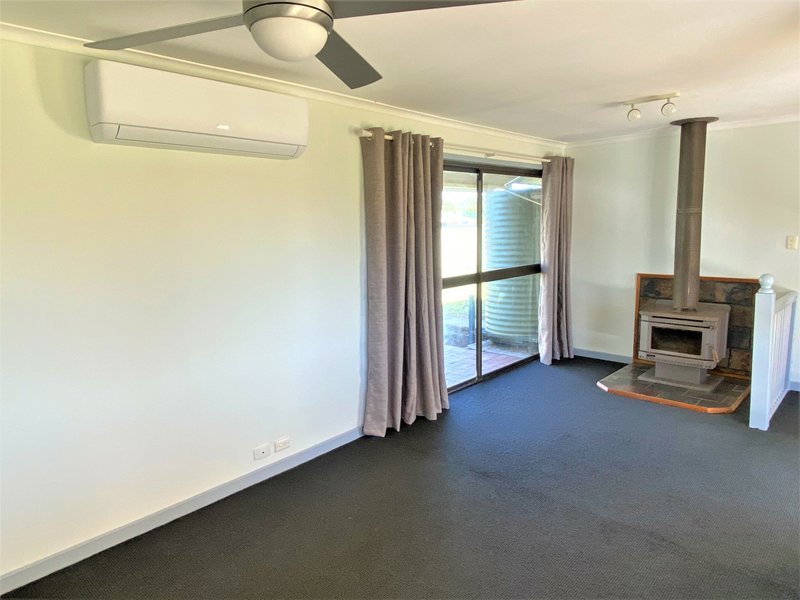 Photo - 7 Club Court, Nanango QLD 4615 - Image 5