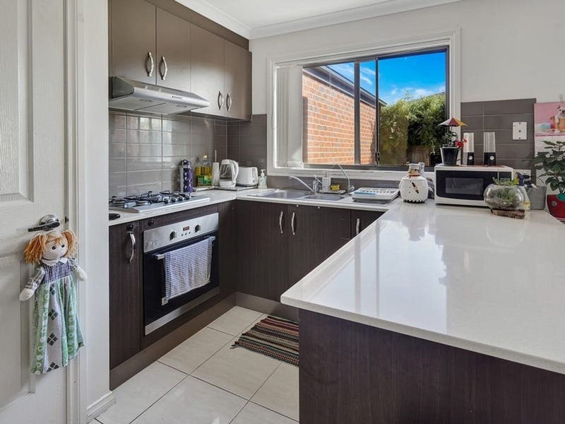 Photo - 7 College Square, Bacchus Marsh VIC 3340 - Image 3