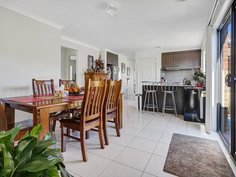 Photo - 7 College Square, Bacchus Marsh VIC 3340 - Image 6