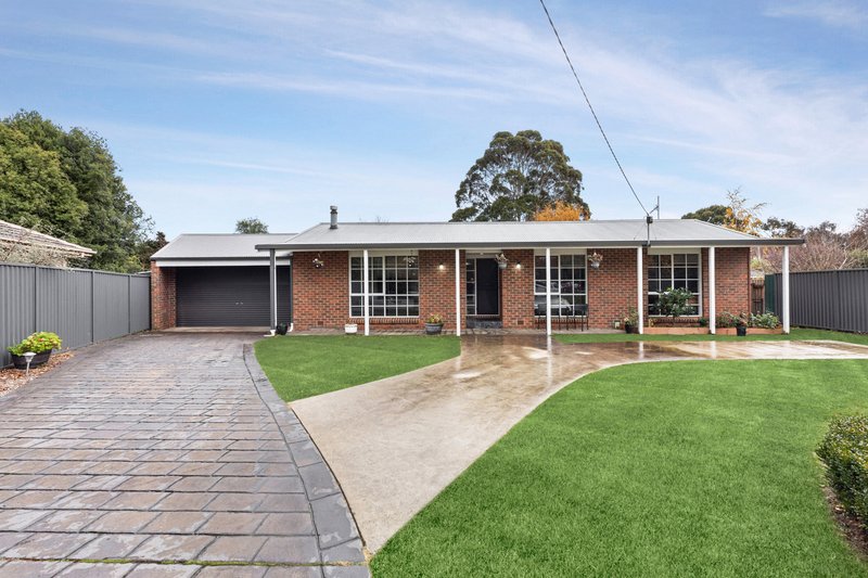 7 Collis Place, Woodend VIC 3442