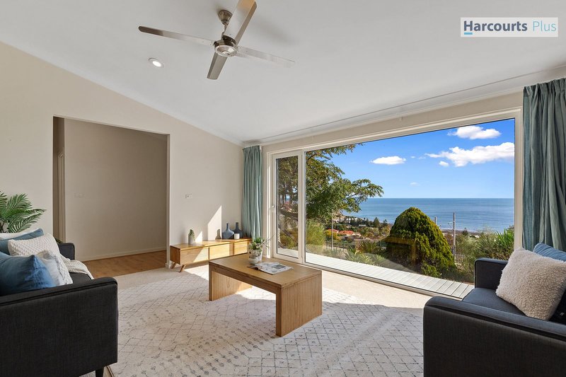 Photo - 7 Columbia Crescent, Hallett Cove SA 5158 - Image 2