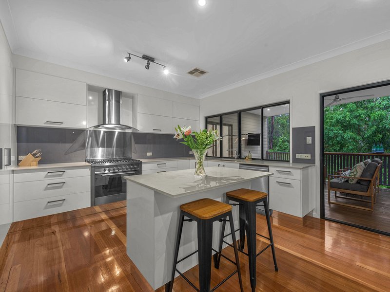 Photo - 7 Colvillea Court, Everton Hills QLD 4053 - Image 6