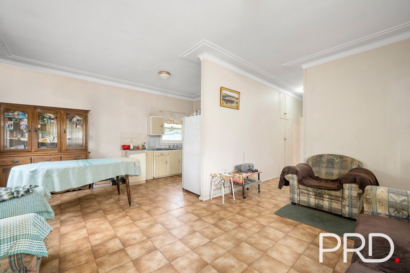 Photo - 7 Coolaroo Crescent, Lurnea NSW 2170 - Image 4