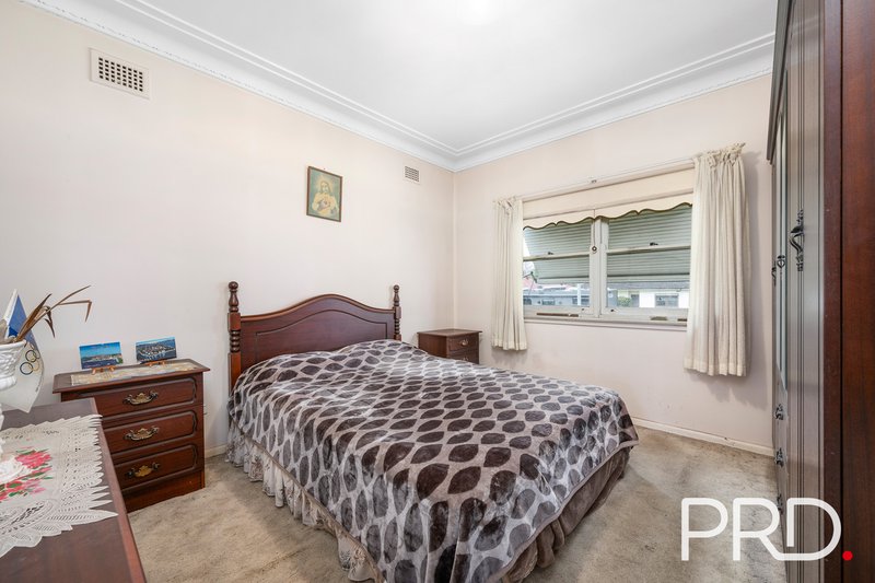 Photo - 7 Coolaroo Crescent, Lurnea NSW 2170 - Image 5