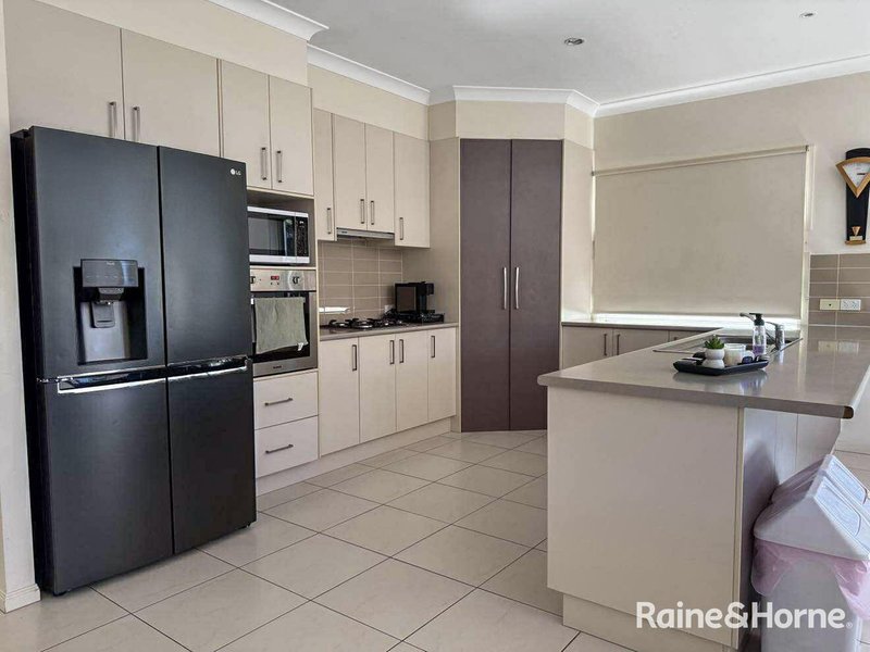 Photo - 7 Coolibah Close, Springfield Lakes QLD 4300 - Image 4