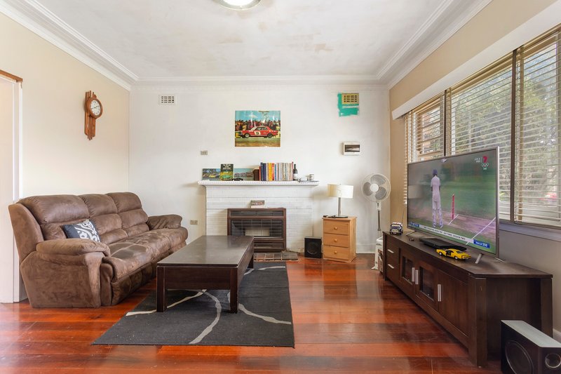 Photo - 7 Coora Road, Oakleigh South VIC 3167 - Image 3