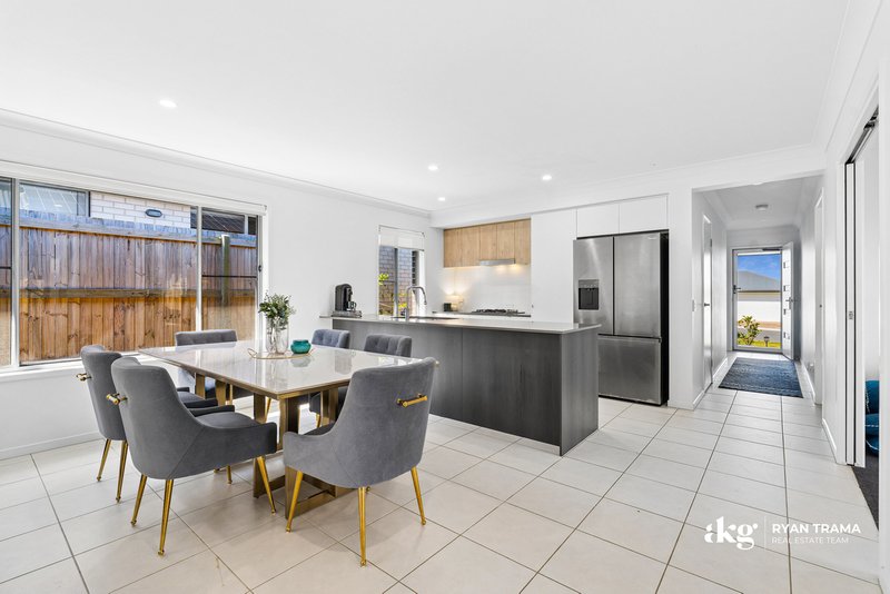 Photo - 7 Cottee Circuit, Park Ridge QLD 4125 - Image 2