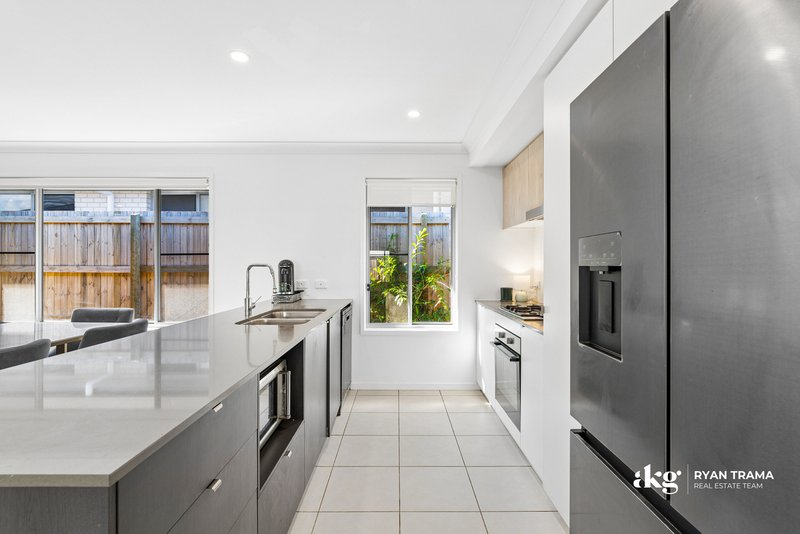Photo - 7 Cottee Circuit, Park Ridge QLD 4125 - Image 6