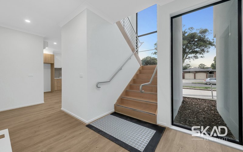 Photo - 7 Coventry Crescent, Mill Park VIC 3082 - Image 3