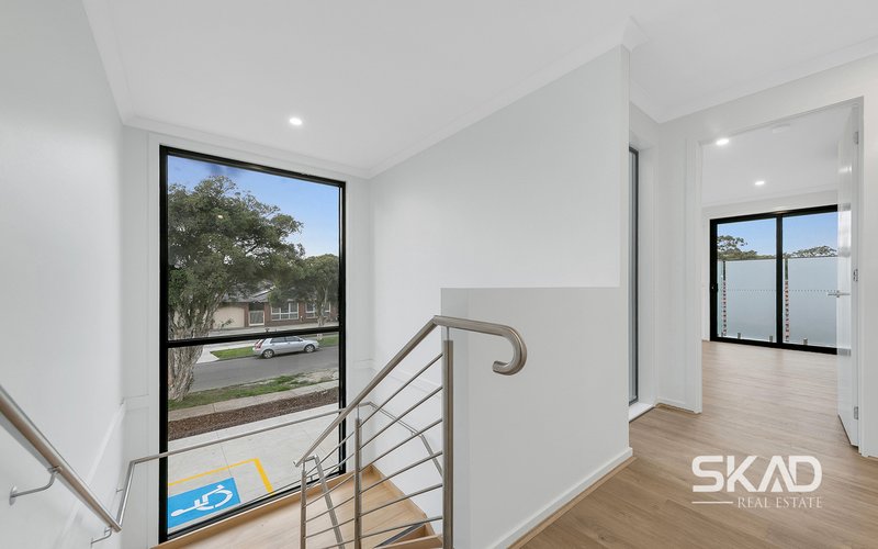 Photo - 7 Coventry Crescent, Mill Park VIC 3082 - Image 4