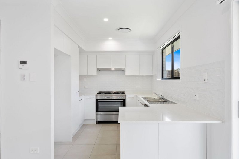 Photo - 7 Cowarie Court, Gowrie Junction QLD 4352 - Image 2