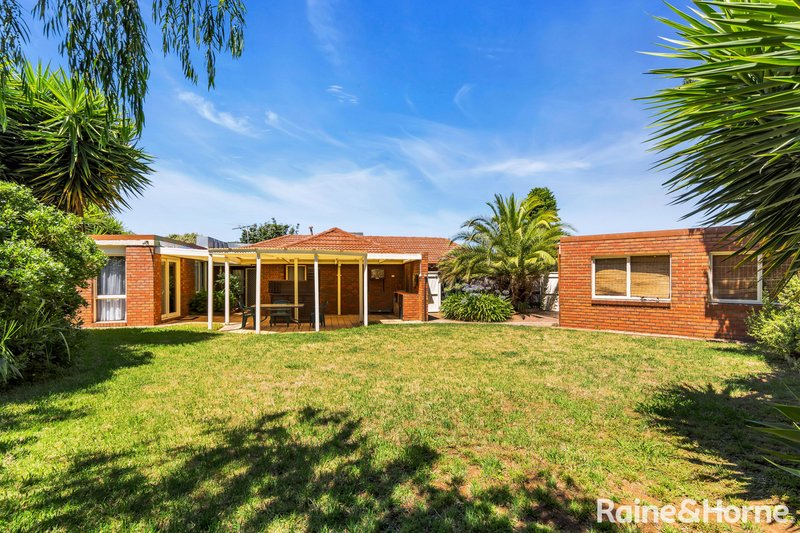 Photo - 7 Craigmore Place, Melton West VIC 3337 - Image 11