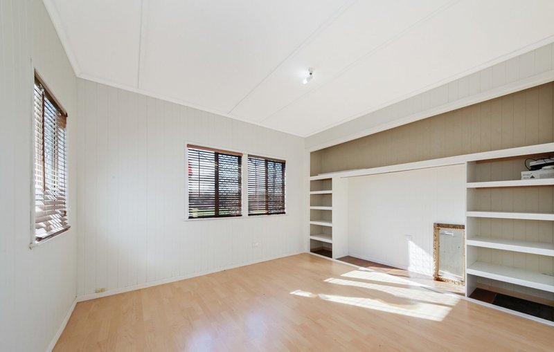 Photo - 7 Crescent Street, Leichhardt QLD 4305 - Image 3