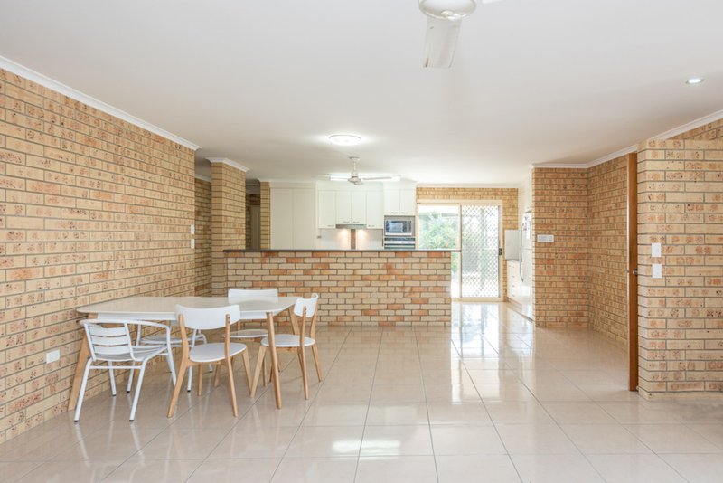 Photo - 7 Crest Court, Avoca QLD 4670 - Image 6