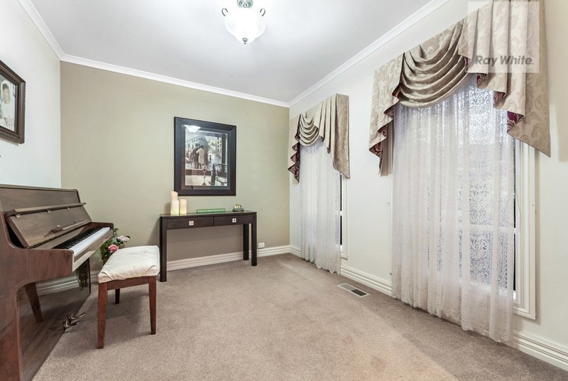 Photo - 7 Crestmont Terrace, Craigieburn VIC 3064 - Image 2