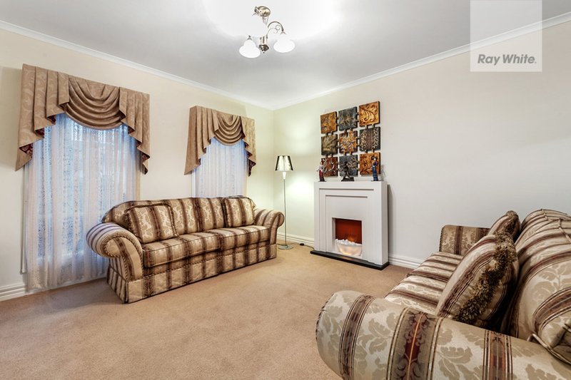 Photo - 7 Crestmont Terrace, Craigieburn VIC 3064 - Image 3