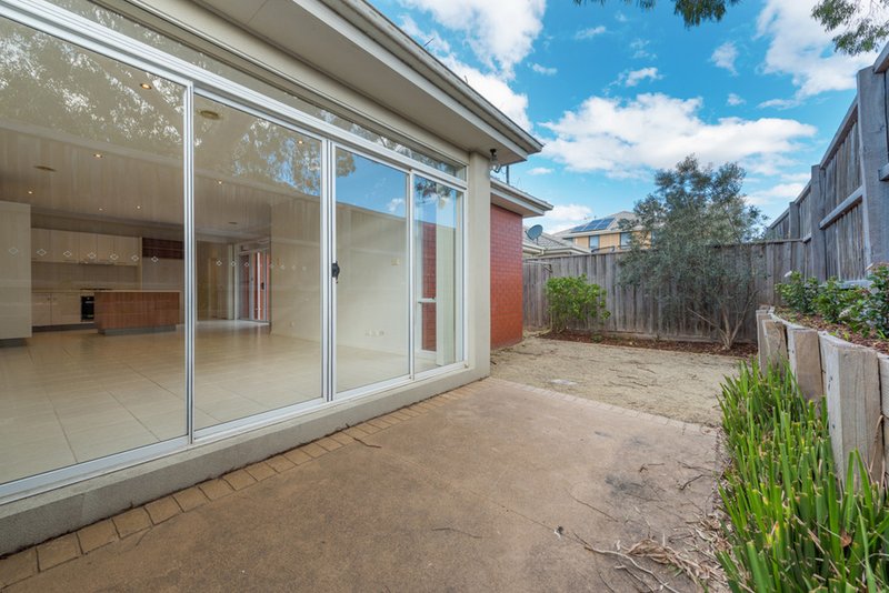 Photo - 7 Crestview Close, Roxburgh Park VIC 3064 - Image 10