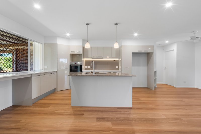 Photo - 7 Crocus Street, Daisy Hill QLD 4127 - Image 1