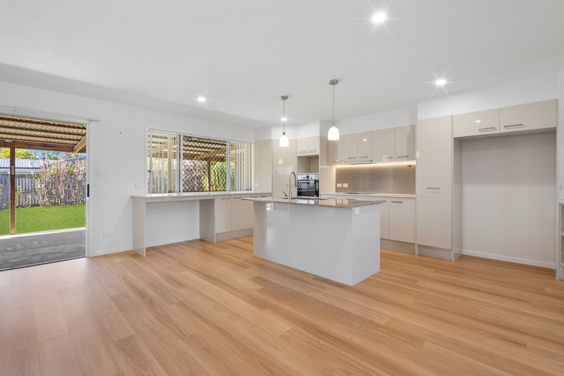 Photo - 7 Crocus Street, Daisy Hill QLD 4127 - Image 3
