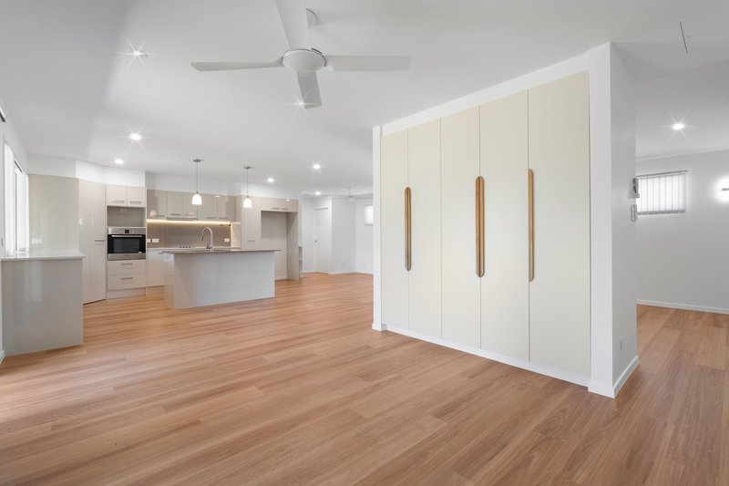 Photo - 7 Crocus Street, Daisy Hill QLD 4127 - Image 4