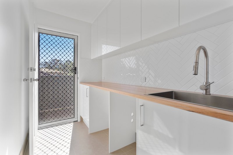 Photo - 7 Crocus Street, Daisy Hill QLD 4127 - Image 12