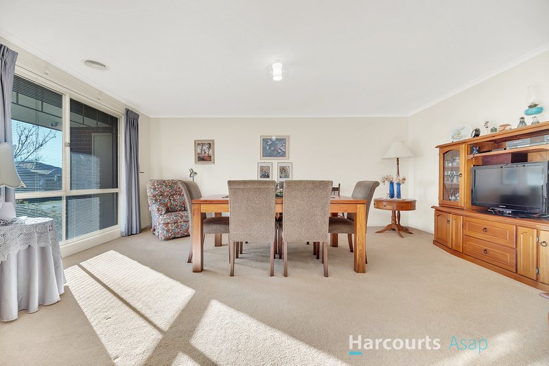 Photo - 7 Cromford Crescent, Narre Warren South VIC 3805 - Image 5