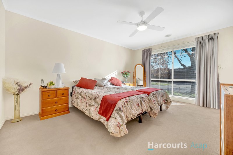 Photo - 7 Cromford Crescent, Narre Warren South VIC 3805 - Image 6