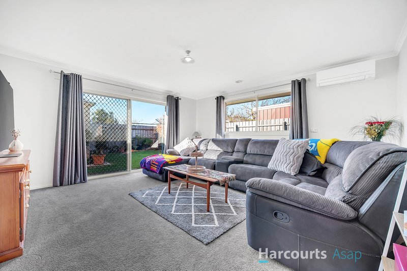 Photo - 7 Cromford Crescent, Narre Warren South VIC 3805 - Image 13