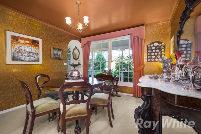 Photo - 7 Crosby Drive, Glen Waverley VIC 3150 - Image 3