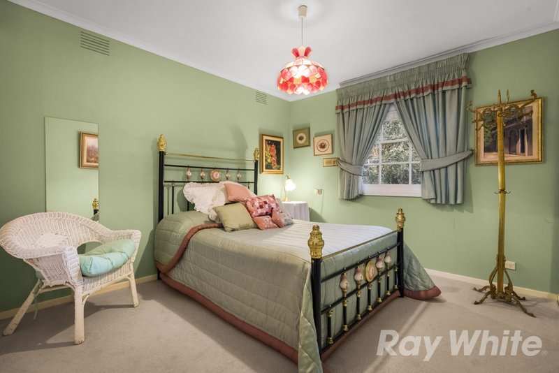 Photo - 7 Crosby Drive, Glen Waverley VIC 3150 - Image 9