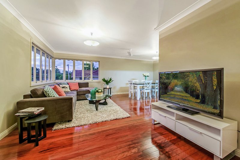 Photo - 7 Cross Street, Mitchelton QLD 4053 - Image 3